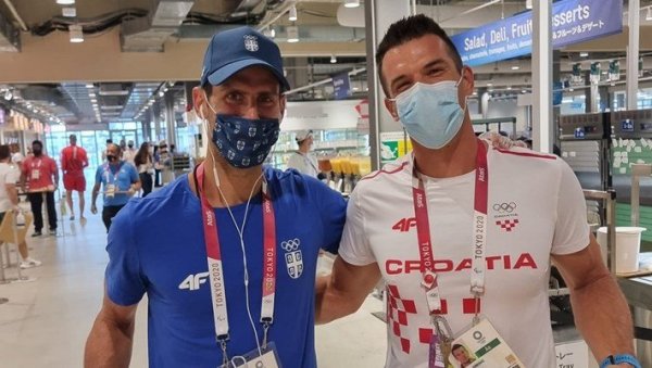 ШТА ЈЕДУ ШАМПИОНИ? Сусрет Новака Ђоковића и Валента Синковића у мензи олимпијског села (ФОТО) ШТА ЈЕДУ ШАМПИОНИ? Сусрет Новака Ђоковића и Валента Синковића у мензи олимпијског села (ФОТО)