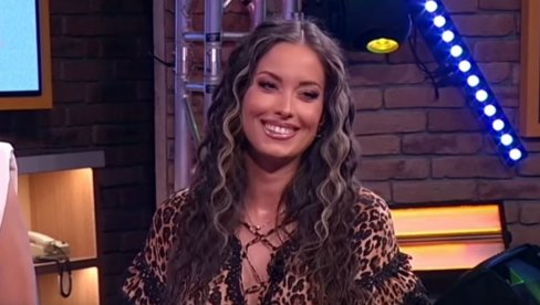 MIRKA VASILJEVIĆ BLISTA U TRUDNOĆI: Glumica u šestom mesecu, na pitanje o broju dece dala hit odgovor! (FOTO+VIDEO) MIRKA VASILJEVIĆ BLISTA U TRUDNOĆI: Glumica u šestom mesecu, na pitanje o broju dece dala hit odgovor! (FOTO+VIDEO)