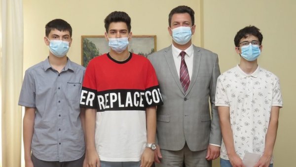 ПРИЗНАЊЕ ЗА ШАБАЧКЕ МАТЕМАТИЧАРЕ: Пријем код градоначелника Пајића ПРИЗНАЊЕ ЗА ШАБАЧКЕ МАТЕМАТИЧАРЕ: Пријем код градоначелника Пајића