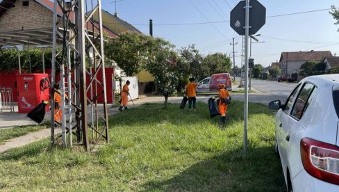 SAKUPLJAJU OTPAD I UKLANJAJU DEPONIJE: Ekipe novosadske „Čistoće“ na terenu u Rumenki SAKUPLJAJU OTPAD I UKLANJAJU DEPONIJE: Ekipe novosadske „Čistoće“ na terenu u Rumenki