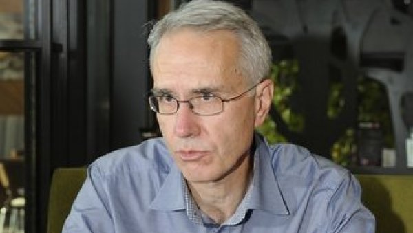 ПРЕКИД ТЕРАПИЈЕ ПРЕД ОПЕРАЦИЈУ: Без конзумирања лекова против згрушавања крви пре хирушког захвата ПРЕКИД ТЕРАПИЈЕ ПРЕД ОПЕРАЦИЈУ: Без конзумирања лекова против згрушавања крви пре хирушког захвата