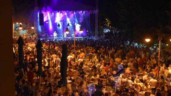 КУЛТУРНО ЛЕТО У КОВИНУ: Сваког викенда дечја представа и концерт КУЛТУРНО ЛЕТО У КОВИНУ: Сваког викенда дечја представа и концерт