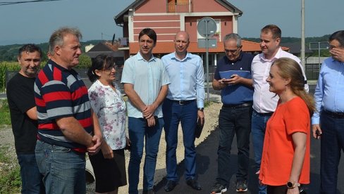 ЗАВРШЕНА КРИТИЧНА ДЕОНИЦА ОД 1200 МЕТАРА: Радови на путној инфраструктури у околини Крушевца (ФОТО) ЗАВРШЕНА КРИТИЧНА ДЕОНИЦА ОД 1200 МЕТАРА: Радови на путној инфраструктури у околини Крушевца (ФОТО)