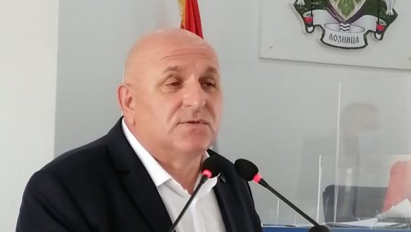 ГОРОСТАСА ЖАЛИ ЗАВИЧАЈ: Видоје Петровић, градоначелник Лознице, поводом упокојења владике Лаврентија ГОРОСТАСА ЖАЛИ ЗАВИЧАЈ: Видоје Петровић, градоначелник Лознице, поводом упокојења владике Лаврентија