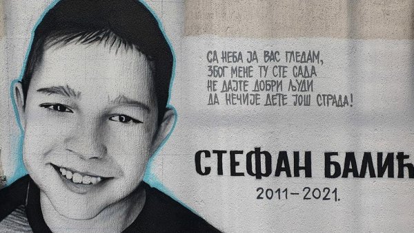 ТРАГИЧНО СТРАДАЛИ СТЕФАН (9) ДОБИО МУРАЛ: Стихови поред дечакове слике сламају срце - Са неба вас гледам... ТРАГИЧНО СТРАДАЛИ СТЕФАН (9) ДОБИО МУРАЛ: Стихови поред дечакове слике сламају срце - Са неба вас гледам...