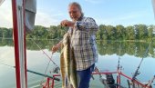 РЕД ПЕЦАЊА, РЕД СВИРКИ: Рокер Никола Врањковић је страствени риболовац РЕД ПЕЦАЊА, РЕД СВИРКИ: Рокер Никола Врањковић је страствени риболовац