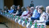 РАЗМАТРАЋЕМО УВОЂЕЊЕ НОВИХ МЕРА: Премијерка Брнабић најавила седницу Кризног штаба РАЗМАТРАЋЕМО УВОЂЕЊЕ НОВИХ МЕРА: Премијерка Брнабић најавила седницу Кризног штаба