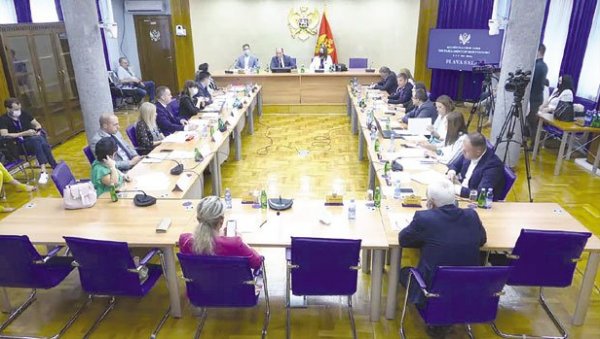 ПРИВАТНЕ КЛИНИКЕ БЕЗ ПОМОЋИ ДРЖАВЕ: Одбор за здравство саслушавао због одлуке о новој мрежи здравствених установа ПРИВАТНЕ КЛИНИКЕ БЕЗ ПОМОЋИ ДРЖАВЕ: Одбор за здравство саслушавао због одлуке о новој мрежи здравствених установа