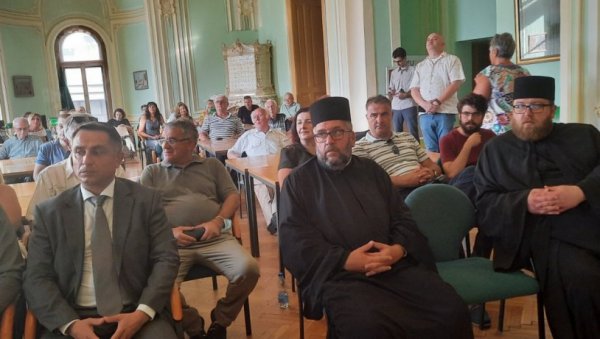 НЕОБИЧНО ОБИЧНА ЛИЧНОСТ: У Суботици представљено дело протођакона др Љубомира Ранковића „Ево човека“ уз издању „Новости“ и „Гласа Цркве“ НЕОБИЧНО ОБИЧНА ЛИЧНОСТ: У Суботици представљено дело протођакона др Љубомира Ранковића „Ево човека“ уз издању „Новости“ и „Гласа Цркве“