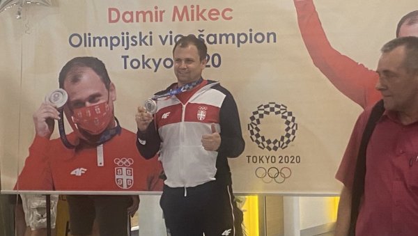 ДАМИР МИКЕЦ: Неизмерно сам срећан ДАМИР МИКЕЦ: Неизмерно сам срећан