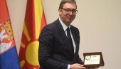 ВУЧИЋ НАКОН УРУЧЕЊА ЗАХВАЛНИЦЕ: Треба нам само пријатељство и братство! (ФОТО) ВУЧИЋ НАКОН УРУЧЕЊА ЗАХВАЛНИЦЕ: Треба нам само пријатељство и братство! (ФОТО)