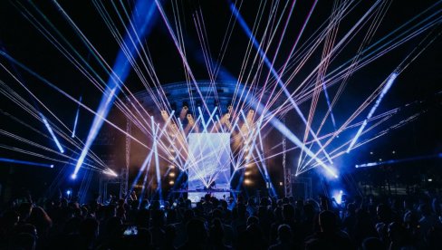 ĐUSKANJE UZ ELEKTRONSKU MUZIKU: U Novom Sadu na Novosadskom sajmu 30. i 31. jula Green Love festival ĐUSKANJE UZ ELEKTRONSKU MUZIKU: U Novom Sadu na Novosadskom sajmu 30. i 31. jula Green Love festival