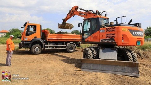 ЗА НОВИ ТЕРЕН 2О МИЛИОНА: ФК Слога из села Десимировац код Крагујевца добија нови стадион ЗА НОВИ ТЕРЕН 2О МИЛИОНА: ФК Слога из села Десимировац код Крагујевца добија нови стадион