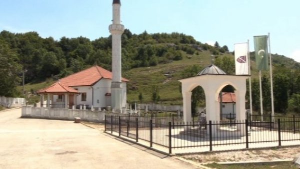 МЕЏЛИС ПРОВОЦИРА СРБЕ: Незаконито дограђен споменик тзв. армији БиХ код Гацка МЕЏЛИС ПРОВОЦИРА СРБЕ: Незаконито дограђен споменик тзв. армији БиХ код Гацка