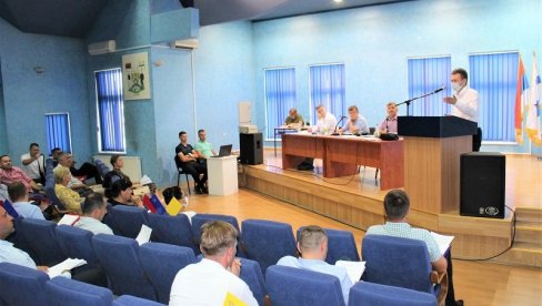 PROSEČNA PLATA 1.226 KM: Ulaganje u infrastrukturu Ugljevika PROSEČNA PLATA 1.226 KM: Ulaganje u infrastrukturu Ugljevika