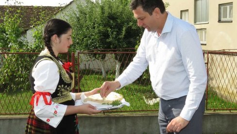 RADOST U BOGOSAVCU KOD ŠAPCA: Gradonačelnik obišao završene radove RADOST U BOGOSAVCU KOD ŠAPCA: Gradonačelnik obišao završene radove
