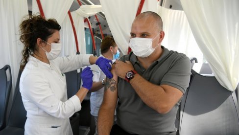 КОРОНУ ДОБИЛО МАЊЕ ОД ТРИ ОДСТО ВАКЦИНИСАНИХ: У припреми препоруке када и које цепиво осетљиве групе треба да приме КОРОНУ ДОБИЛО МАЊЕ ОД ТРИ ОДСТО ВАКЦИНИСАНИХ: У припреми препоруке када и које цепиво осетљиве групе треба да приме