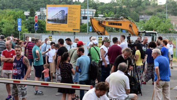 ЗАМЕНА ПАРЦЕЛА ЈЕ РЕАЛНА ОПЦИЈА: Станари Блока 37 код Весића поводом градње спорне осмоспратнице ЗАМЕНА ПАРЦЕЛА ЈЕ РЕАЛНА ОПЦИЈА: Станари Блока 37 код Весића поводом градње спорне осмоспратнице