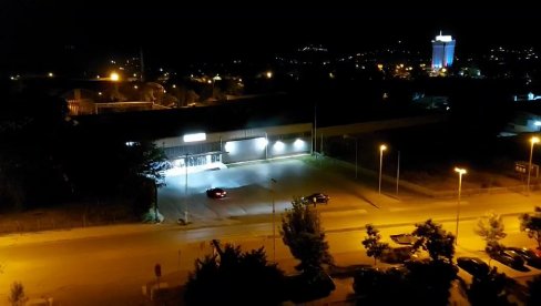 ДИВЉАЊЕ НА УЛИЦАМА ВРАЊА: Бахати возач ноћима не да мира Врањанцима (ВИДЕО) ДИВЉАЊЕ НА УЛИЦАМА ВРАЊА: Бахати возач ноћима не да мира Врањанцима (ВИДЕО)
