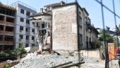 POTRESNE SCENE SA VRAČARA: Stanari urušene zgrade došli po svoje uspomene (FOTO/VIDEO) POTRESNE SCENE SA VRAČARA: Stanari urušene zgrade došli po svoje uspomene (FOTO/VIDEO)