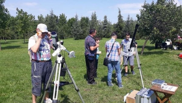 ТЕЛЕСКОПИ НА БАГДАЛИ У КРУШЕВЦУ: У недељу посматрање две највеће планете у сунчевом систему ТЕЛЕСКОПИ НА БАГДАЛИ У КРУШЕВЦУ: У недељу посматрање две највеће планете у сунчевом систему