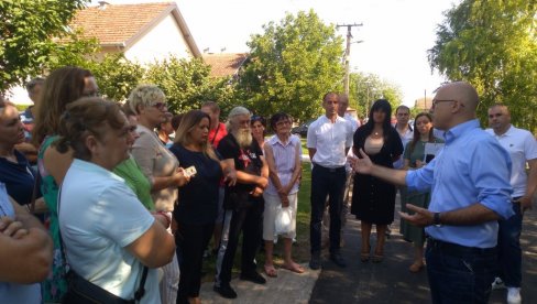 GRADONAČELNIK VUČEVIĆ: Od 2012. godine, Grad je uložio preko pola milijarde dinara u ovo naselje (FOTO) GRADONAČELNIK VUČEVIĆ: Od 2012. godine, Grad je uložio preko pola milijarde dinara u ovo naselje (FOTO)