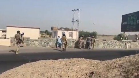 НАПАДНУТО СЕДИШТЕ МИСИЈЕ УН: Има погинулих, Американци у Авганистану оставили хаос (ВИДЕО) НАПАДНУТО СЕДИШТЕ МИСИЈЕ УН: Има погинулих, Американци у Авганистану оставили хаос (ВИДЕО)