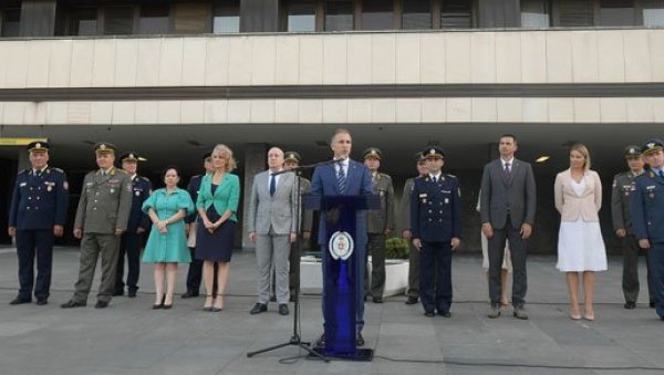 ПОСАО ДОБИЛО 66 МЕДИЦИНАРА: На ВМА у Београду јуче обележене 182 године рада војне санитетске службе ПОСАО ДОБИЛО 66 МЕДИЦИНАРА: На ВМА у Београду јуче обележене 182 године рада војне санитетске службе
