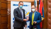 МЕКСИКО УВЕК ПРИЈАТЕЉ СРБА: Амбасадор Исауро Феликс у посети Зрењанину (ФОТО) МЕКСИКО УВЕК ПРИЈАТЕЉ СРБА: Амбасадор Исауро Феликс у посети Зрењанину (ФОТО)