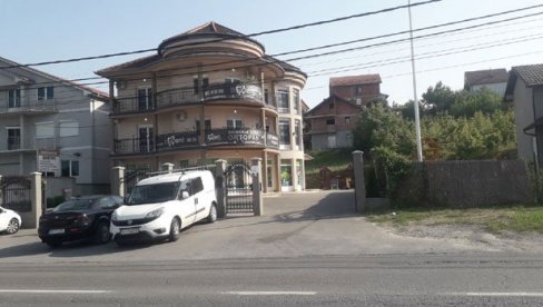 КАПИЈА ВРТИЋА ОСТАЈЕ ОТВОРЕНА: Родитељи малишана из установе у Лештанима забринути за њихову безбедност КАПИЈА ВРТИЋА ОСТАЈЕ ОТВОРЕНА: Родитељи малишана из установе у Лештанима забринути за њихову безбедност