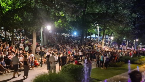 JAGODINSKO KULTURNO LETO ZA SVAČIJU DUŠU : Danas trio Balkanske žice, u nedelju Dejan Cukić (VIDEO) JAGODINSKO KULTURNO LETO ZA SVAČIJU DUŠU : Danas trio Balkanske žice, u nedelju Dejan Cukić (VIDEO)