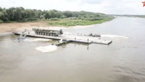 ПРВИ ПУТ НА СВЕТУ: Руски ракетни систем пребачен преко реке (ВИДЕО) ПРВИ ПУТ НА СВЕТУ: Руски ракетни систем пребачен преко реке (ВИДЕО)
