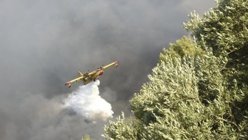 СРУШИО СЕ ВАТРОГАСНИ АВИОН НА ЗАКИНТОСУ: Летео да угаси пожар на острву, повређен пилот СРУШИО СЕ ВАТРОГАСНИ АВИОН НА ЗАКИНТОСУ: Летео да угаси пожар на острву, повређен пилот