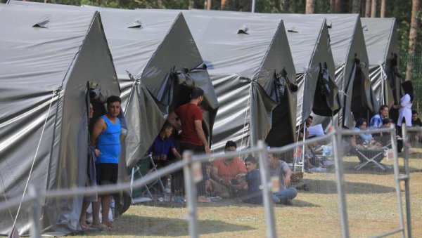 ЛИТВАНИЈА ГРАДИ ЗИД НА ГРАНИЦИ: Челичном препреком високом 3-4 метра бране се од миграната, постављају и бодљикаву жицу ЛИТВАНИЈА ГРАДИ ЗИД НА ГРАНИЦИ: Челичном препреком високом 3-4 метра бране се од миграната, постављају и бодљикаву жицу