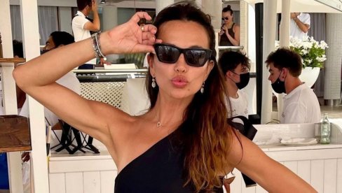 УЖИВА ДАЛЕКО ОД МУЖА: Где је Северина док Игор слави рођендан? (ФОТО) УЖИВА ДАЛЕКО ОД МУЖА: Где је Северина док Игор слави рођендан? (ФОТО)