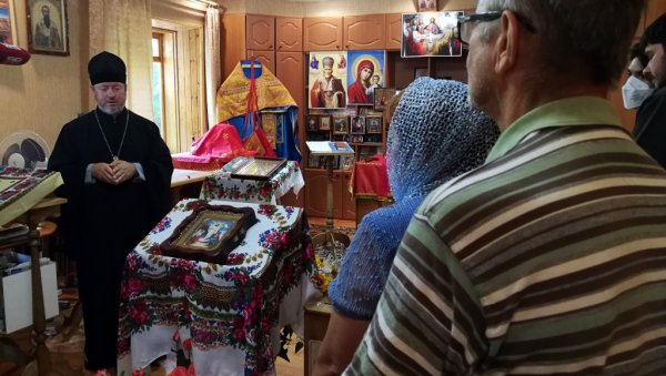 МОЛИТВА ВЕРЕ У ПРОГОНУ НЕ ПРЕСТАЈЕ: Новости на западу Украјине, са народом и свештенством, на распећу православља после раскола (ФОТО) МОЛИТВА ВЕРЕ У ПРОГОНУ НЕ ПРЕСТАЈЕ: Новости на западу Украјине, са народом и свештенством, на распећу православља после раскола (ФОТО)