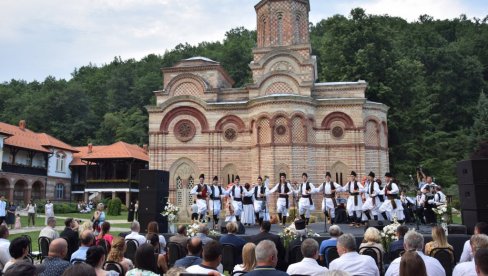 NEGUJU SVE SRPSKO: Počeo Sabor „Prođoh Levač, prođoh Šumadiju“ (FOTO) NEGUJU SVE SRPSKO: Počeo Sabor „Prođoh Levač, prođoh Šumadiju“ (FOTO)