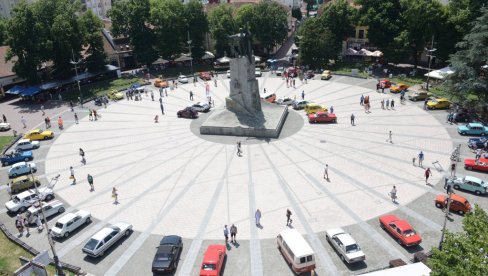 NOSTALGIJA NA TRGU: U Kraljevu i Vrnjačkoj Banji održan tradicionalni reli oldtajmera (FOTO) NOSTALGIJA NA TRGU: U Kraljevu i Vrnjačkoj Banji održan tradicionalni reli oldtajmera (FOTO)