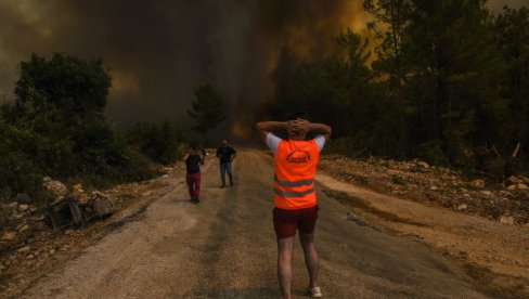 VATROGASCI NA TERENU: Izbio novi šumski požar u Turskoj