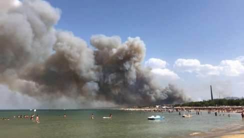 ВЕЛИКИ ПОЖАР У ИТАЛИЈИ: Преко 800 евакуисаних - Број повређених - 30 особа се отровало димом (ФОТО, ВИДЕО) ВЕЛИКИ ПОЖАР У ИТАЛИЈИ: Преко 800 евакуисаних - Број повређених - 30 особа се отровало димом (ФОТО, ВИДЕО)