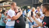 КОМЕ СТАНИВУКОВИЋ ДЕЛИ ПАРЕ?! Погледајте шта ради градоначелник Бањалуке КОМЕ СТАНИВУКОВИЋ ДЕЛИ ПАРЕ?! Погледајте шта ради градоначелник Бањалуке