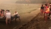 ЗАСТРАШУЈУЋИ СНИМЦИ ПОЖАРА У ТУРСКОЈ: Туристи се евакуишу чамцима, 8 погинуло (ВИДЕО) ЗАСТРАШУЈУЋИ СНИМЦИ ПОЖАРА У ТУРСКОЈ: Туристи се евакуишу чамцима, 8 погинуло (ВИДЕО)