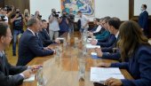 VUČIĆ SA PREDSTAVNICIMA KOMPANIJE UGT RENEWABLES LLC: Potpisan Sporazum o saradnji - Početak nove ere za Srbiju (VIDEO) VUČIĆ SA PREDSTAVNICIMA KOMPANIJE UGT RENEWABLES LLC: Potpisan Sporazum o saradnji - Početak nove ere za Srbiju (VIDEO)