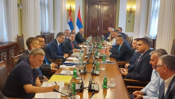ВУЧИЋ У СКУПШТИНИ СРБИЈЕ: Председник на састанку Радне групе за међустраначки дијалог (ФОТО) ВУЧИЋ У СКУПШТИНИ СРБИЈЕ: Председник на састанку Радне групе за међустраначки дијалог (ФОТО)