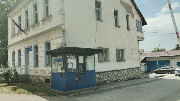 НА ЛИВАДИ ПРОНАШАО БЕЖИВОТНО ТЕЛО УЈАКА: Детаљи трагедије код Прњавора НА ЛИВАДИ ПРОНАШАО БЕЖИВОТНО ТЕЛО УЈАКА: Детаљи трагедије код Прњавора