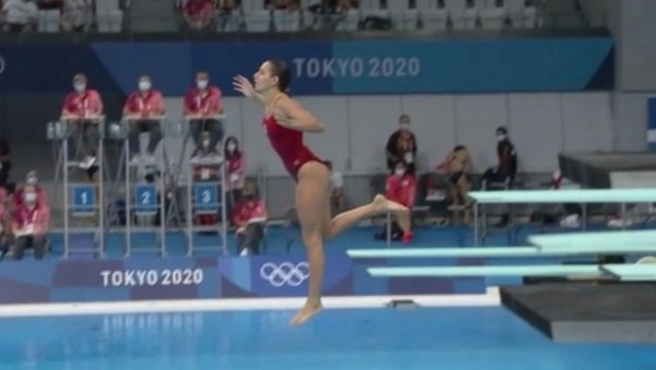 СКОЧИЛА НА НОГЕ И ОСТАЛА БЕЗ МЕДАЉЕ: Канађанка дошла у Токио по злато, због грешке остала и без финала (ВИДЕО) СКОЧИЛА НА НОГЕ И ОСТАЛА БЕЗ МЕДАЉЕ: Канађанка дошла у Токио по злато, због грешке остала и без финала (ВИДЕО)