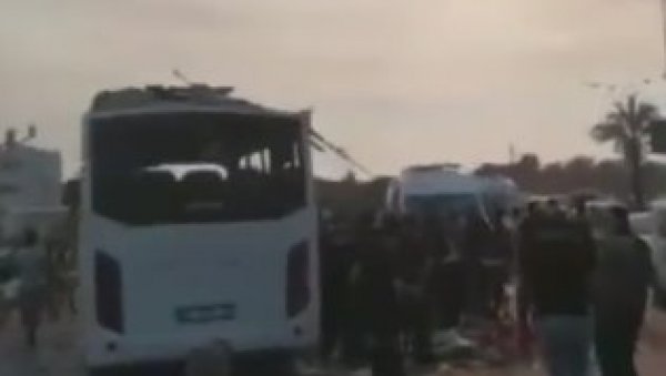 ТЕШКА САОБРАЋАЈНА НЕСРЕЋА У ТУРСКОЈ: Преврнуо се аутобус са руским туристима, троје страдало, петоро повређено (ВИДЕО) ТЕШКА САОБРАЋАЈНА НЕСРЕЋА У ТУРСКОЈ: Преврнуо се аутобус са руским туристима, троје страдало, петоро повређено (ВИДЕО)