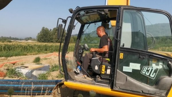 ВОДА ЗА ПИЋЕ ДО КРАЈА НЕДЕЉЕ: Завршени радови на магистралном цевоводу Крушевац - Ћићевац (ФОТО) ВОДА ЗА ПИЋЕ ДО КРАЈА НЕДЕЉЕ: Завршени радови на магистралном цевоводу Крушевац - Ћићевац (ФОТО)