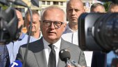 ВЕСИЋ У ЛАЗАРЕВЦУ: Заменик градоначелника обишао радове на изградњи трга и гараже (ФОТО) ВЕСИЋ У ЛАЗАРЕВЦУ: Заменик градоначелника обишао радове на изградњи трга и гараже (ФОТО)