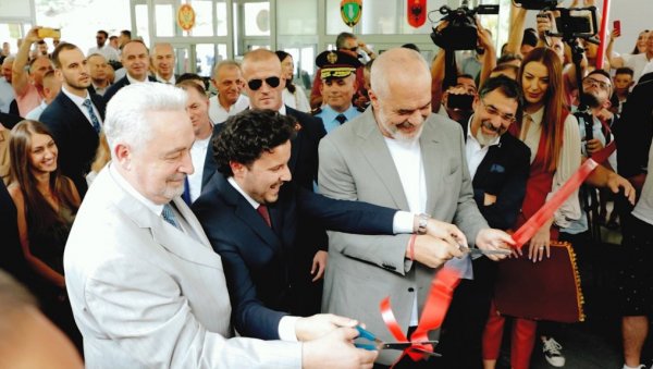 ОТВОРЕН ГРАНИЧНИ ПРЕЛАЗ ИЗМЕЂУ ЦРНЕ ГОРЕ И АЛБАНИЈЕ: До Подгорице краће за 90 километара ОТВОРЕН ГРАНИЧНИ ПРЕЛАЗ ИЗМЕЂУ ЦРНЕ ГОРЕ И АЛБАНИЈЕ: До Подгорице краће за 90 километара